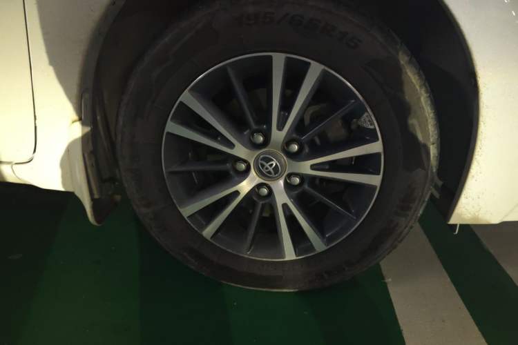 Used Toyota Levin 2016 Dual-Engine 1.8H GS E-CVT Elite Model with Sunroof
