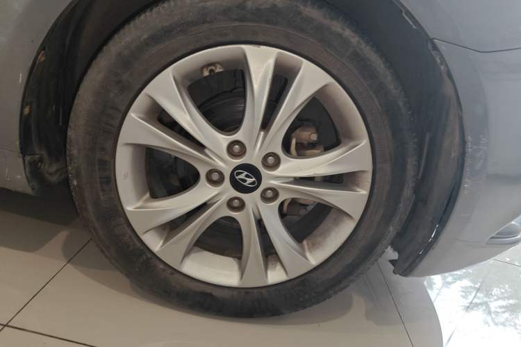 Used Hyundai Sonata 2011 2.0L Automatic Luxury Edition
