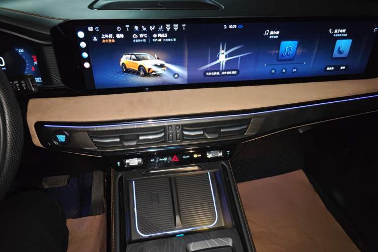 Used Ford Explorer 2024 2.3T EcoBoost Kunlun Peak Edition 7-Seater Audio And AC Panel