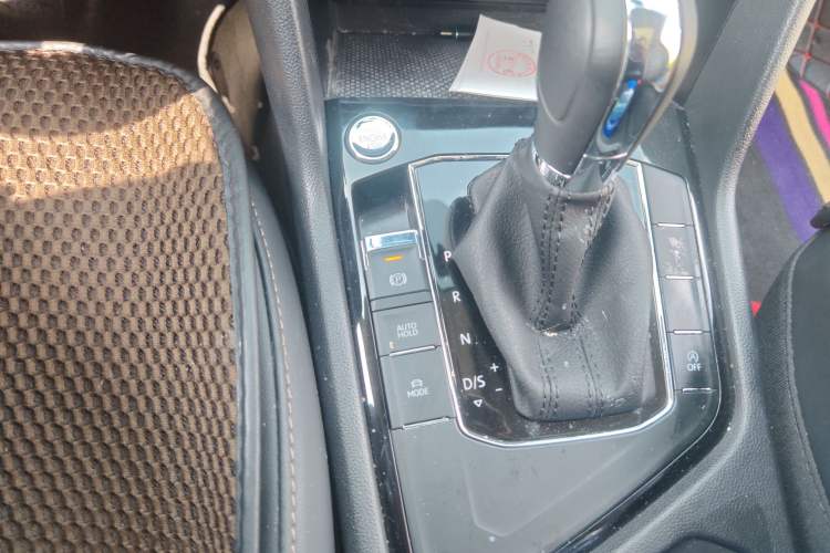 Used Volkswagen Tharu 2022 280TSI Two-Wheel-Drive Luxury Edition Gear Lever