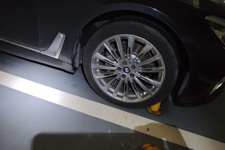 Used BMW 7 Series 2018 730Li Luxury Edition M Sport Package Right Front Wheel Hub