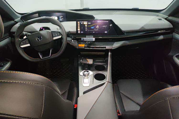 Used CHANGAN UNI-V 2022 1.5T Prestige Version Center Console