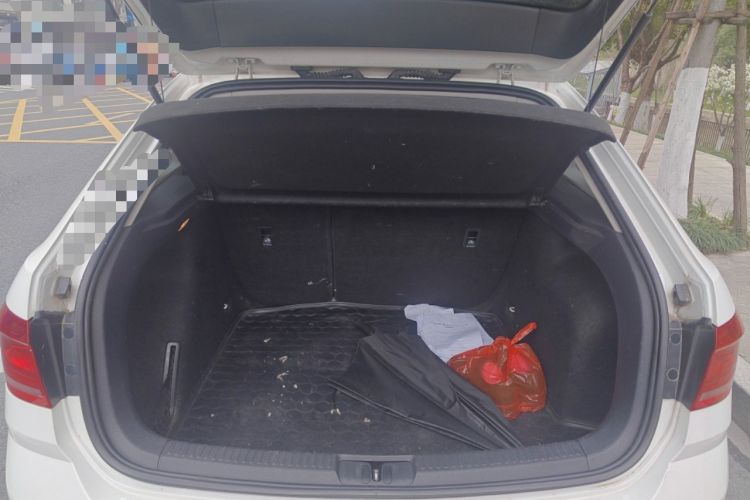 Used Volkswagen Gran Lavida 2015 1.6L Automatic Comfort Edition Trunk