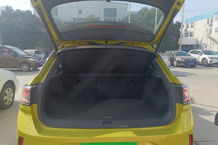 Used Volkswagen T-ROC 2023 300TSI DSG Two-Wheel Drive Starlight Edition