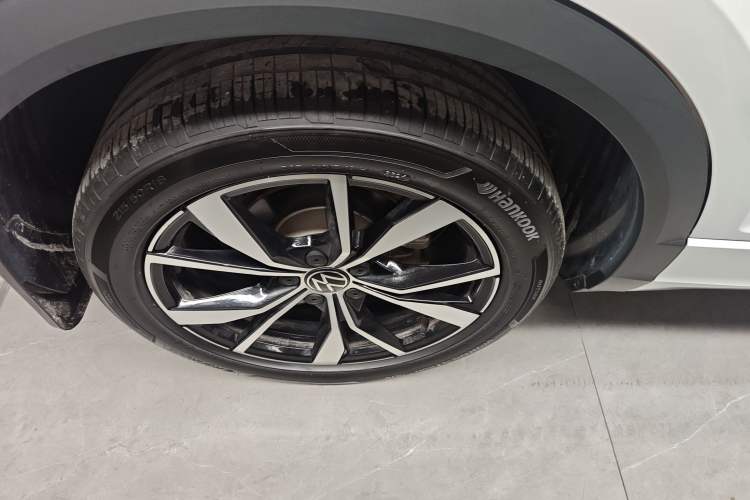 Used Volkswagen T-ROC 2024 300TSI DSG Two-Wheel-Drive Chen Guang Edition
