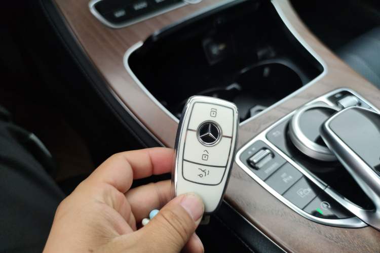 Used Mercedes-Benz E-Class 2018 Facelift E 300 L Luxury Edition
