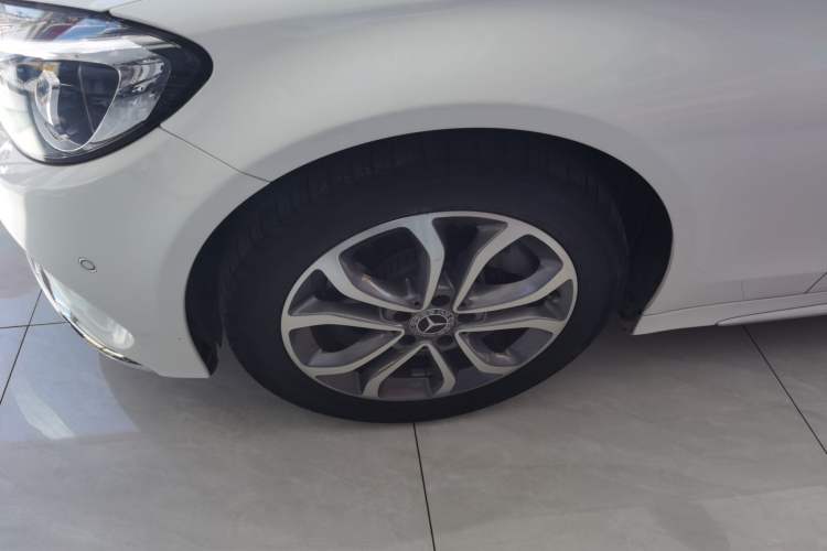 Used Mercedes-Benz C-Class 2018 C 180 L Fashion Edition Sport Version Left Front Wheel Hub