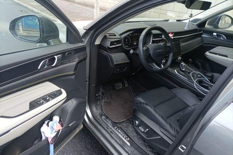 Used Lynk & Co 05 2020 2.0TD Two-Wheel Drive Shine Halo