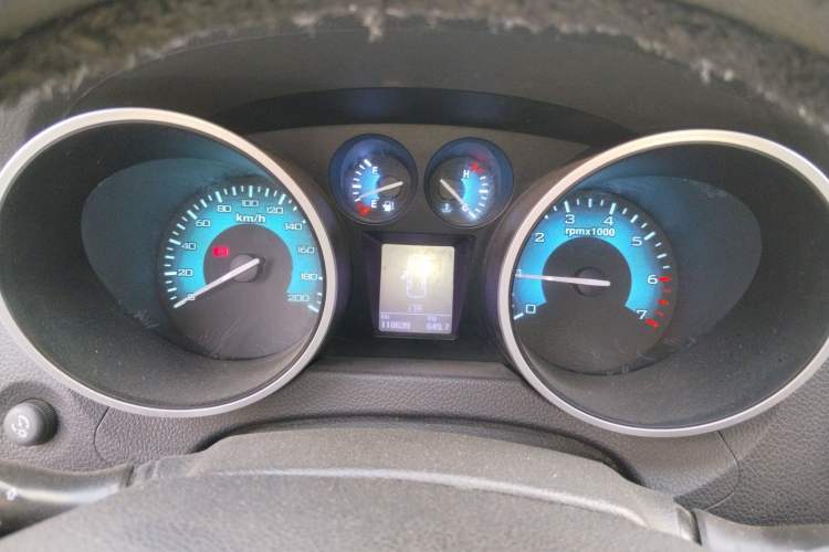 Used Foton Savana 2015 2.0T Manual 4x4 Gasoline Luxury 7-Seater
