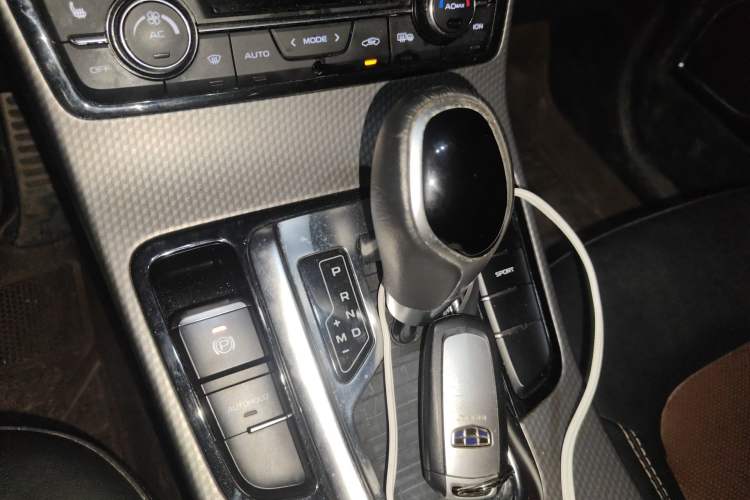 Used Geely Auto Emgrand GS 2016 Sport Edition 1.3T Automatic ZhenShang Model Gear Lever