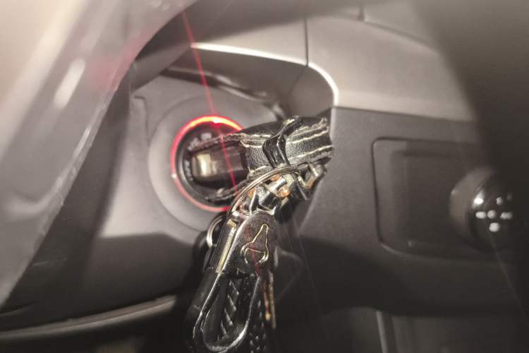 Used Roewe 350 2015 1.5L Manual Luxury Sunroof Edition Vehicle Key