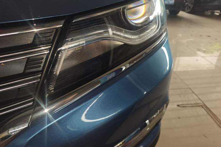 Used Roewe RX5 2016 20T Two-Wheel Drive Automatic Internet Smart Edition Left Front Headlight