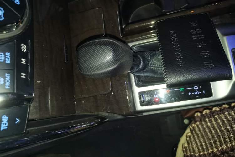 Used Toyota Reiz 2013 2.5S Elite Edition Gear Lever