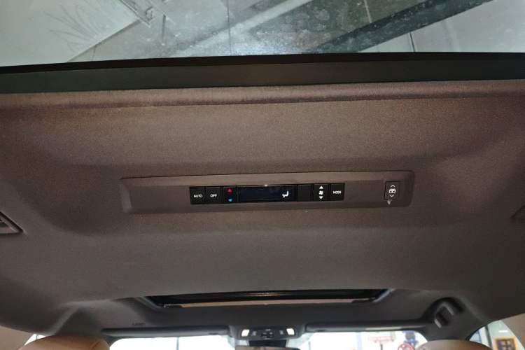 Used Toyota Granvia 2023 2.5L Hybrid Prestige PLUS Edition
