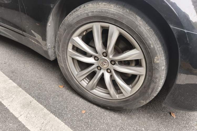 Used Infiniti Q70 2015 Q70L 2.5L Elite Edition Right Front Wheel Hub