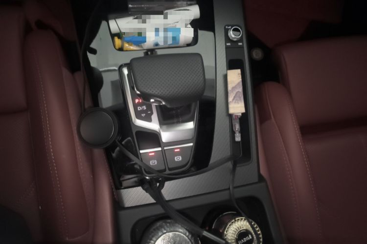 Used Audi Q5L 2025 Facelift 45th Anniversary Collector's Edition 40 TFSI Luxury Dynamic Version Gear Lever