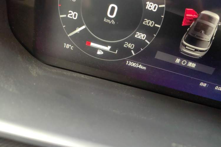 Used Land Rover Discovery 2021 360 PS R-Dynamic SE Odometer Close Up