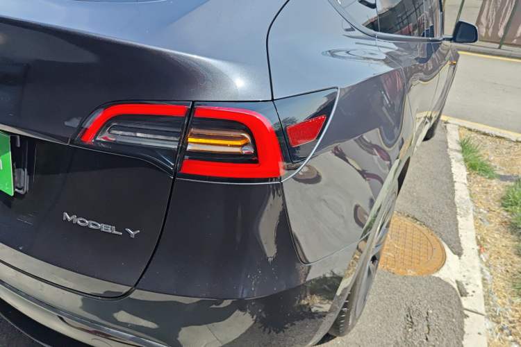 Used Tesla Model Y 2024 Rear-Wheel-Drive Version Exterior 3