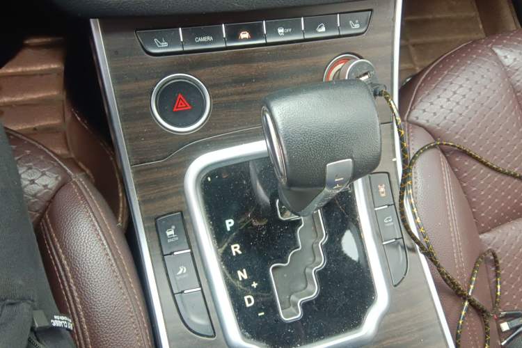 Used Land X7 2015 2.0T Panoramic Prestige Edition Gear Lever