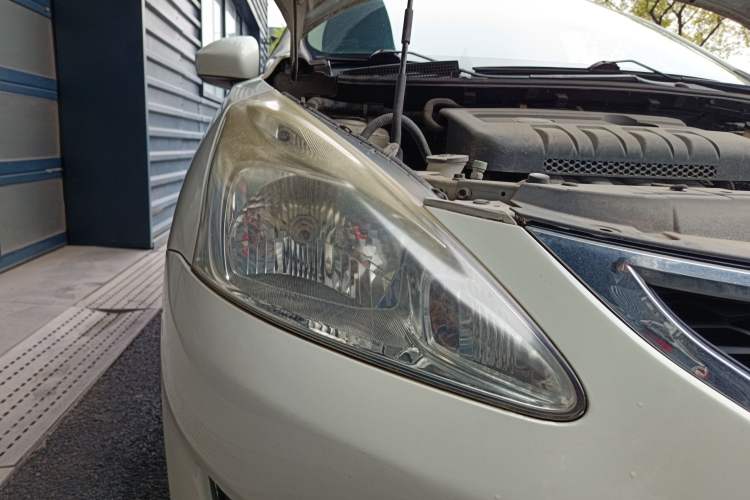 Used Nissan Tiida 2011 1.6L CVT Smart Version Right Front Headlight