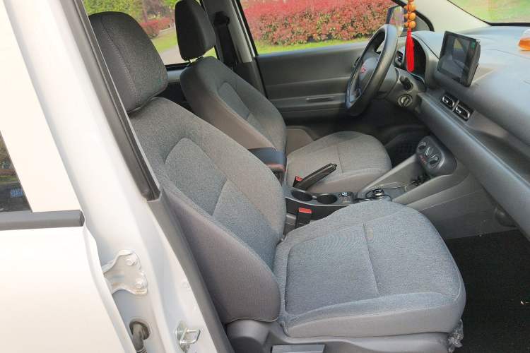 Used Wuling Hongguang New Energy 2024 All-Electric Model 300KM Standard Version Right Front Seat