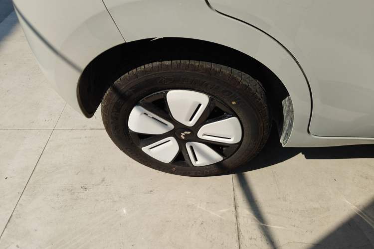 Used Wuling Hongguang MINIEV 2025 Four-Door Version Advanced Edition Exterior 5