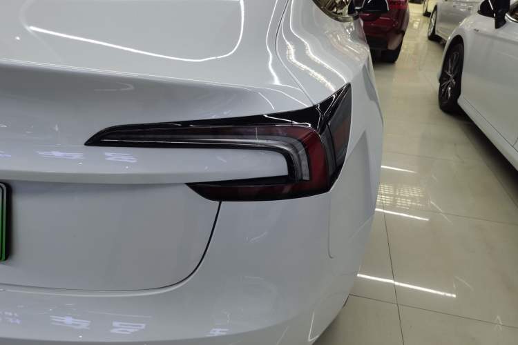 Used Tesla Model 3 2023 Long-Range All-Wheel-Drive Version Right Rear Taillight