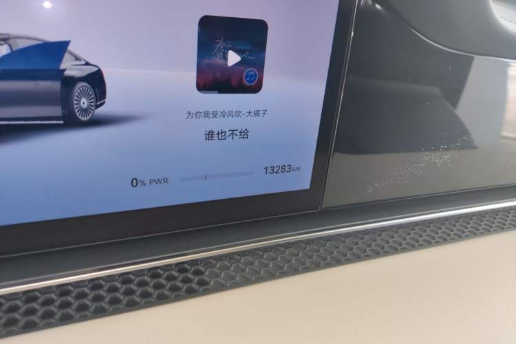 Used Hima Stelato S9 2025 Extended-Range Ultra Odometer Close Up