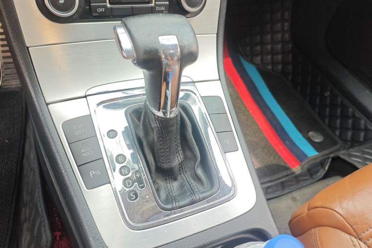 Used Volkswagen FAW-Volkswagen CC 2010 2.0 TSI Luxury Model Gear Lever