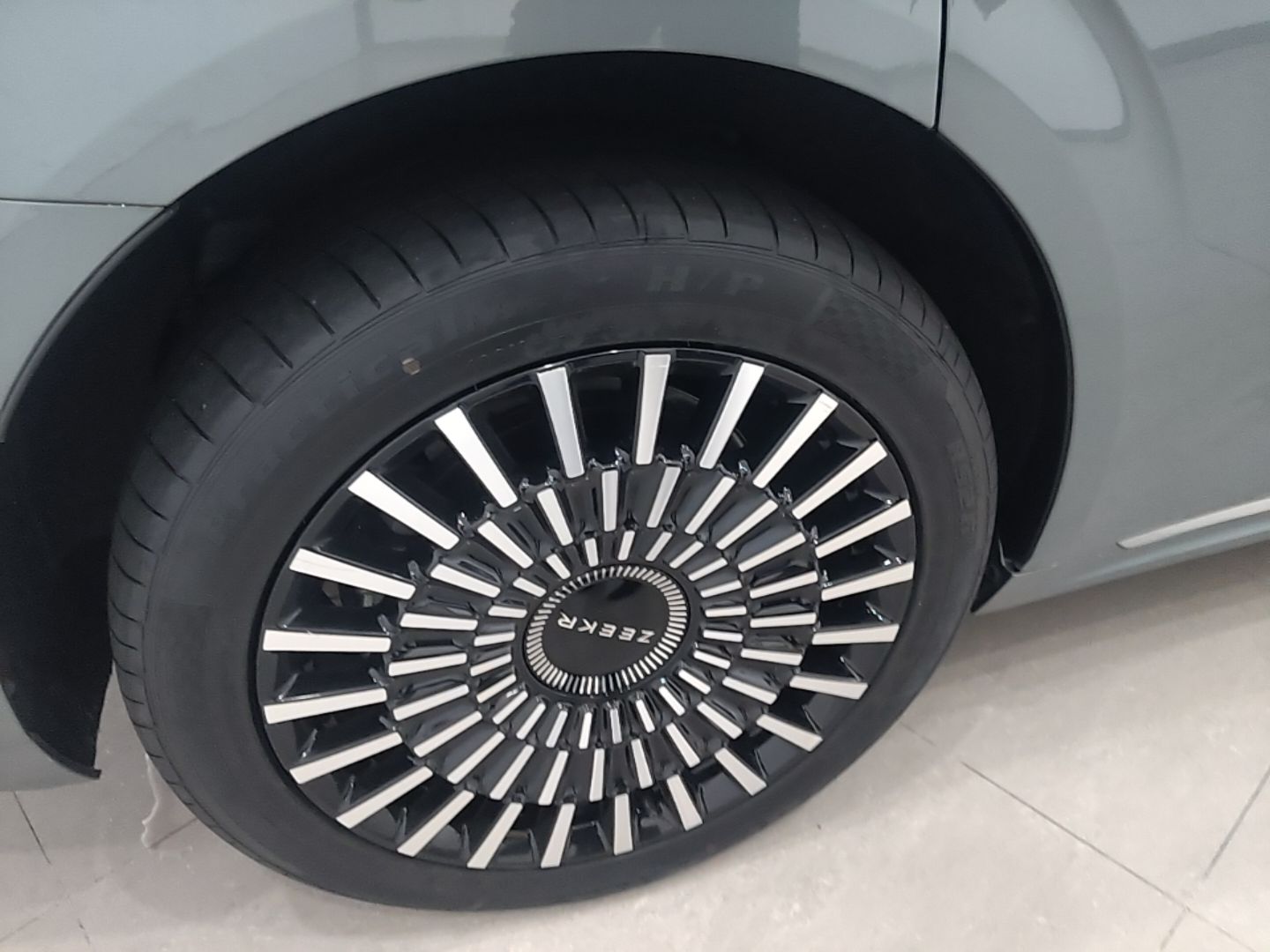 Zeekr 009 2024 7-Seater Aisle Version 108 kWh — снимка 11