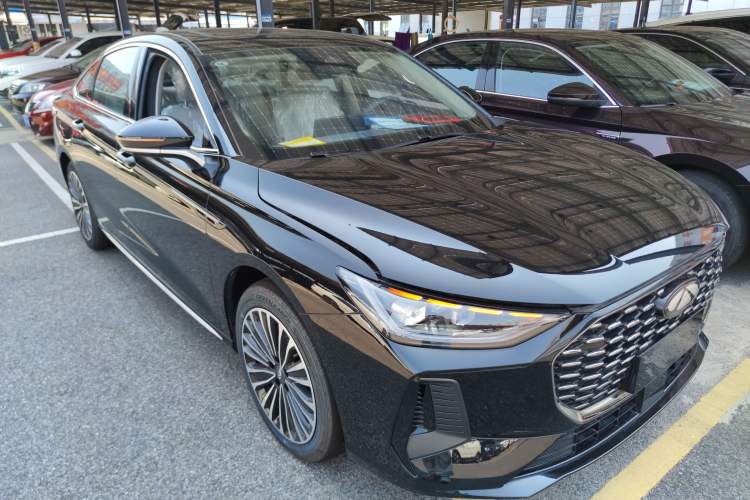 Used Chery Fengyun A8L 2025 1.5 TGDI 145 km Luxury Version Exterior 2