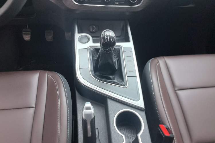 Used FORTHING T5 2022 Grand Edition 1.6L Manual Dream-Chasing Five-Seat Model
