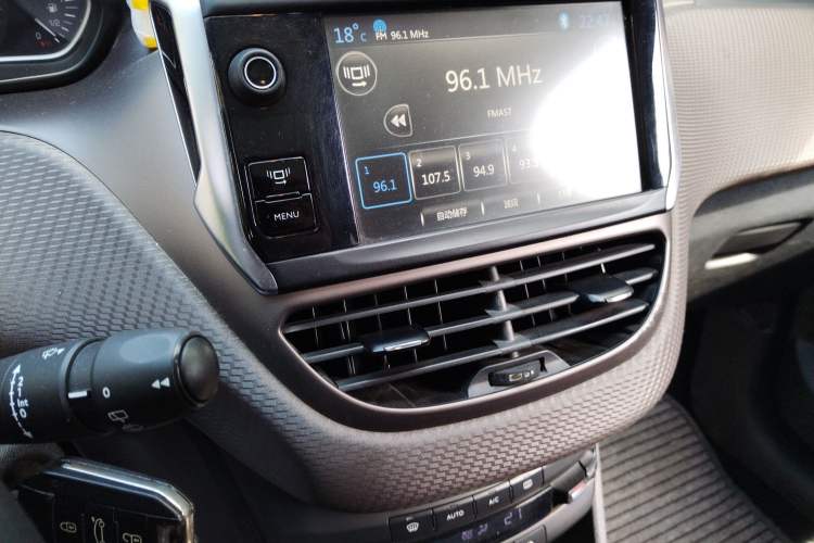 Used Peugeot 2008 2014 1.6L Automatic Fashion Edition Audio And AC Panel