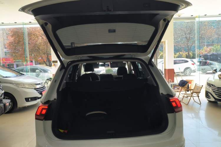 Used Volkswagen Tiguan L 2023 Revised Version 330TSI Automatic Two-Wheel Drive Smart Enjoyment Edition Trunk