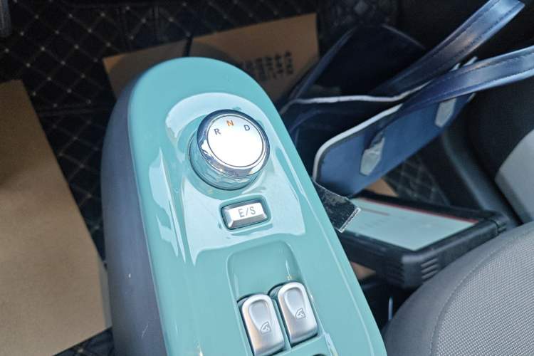 Used CHANGAN NEVO Lumin 2022 155 km – Refreshingly Sweet Edition Gear Lever