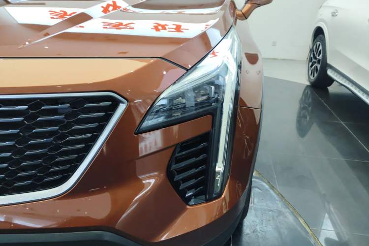 Used Cadillac XT4 2018 28T Two-Wheel-Drive Luxury Model
