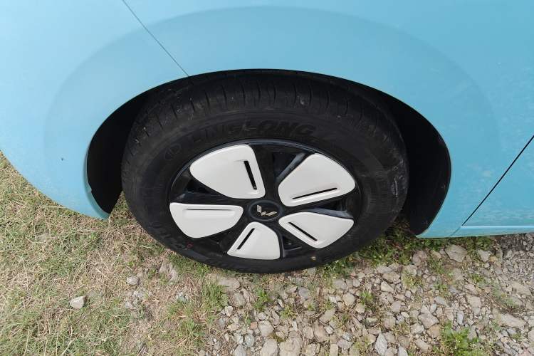 Used Wuling Hongguang MINIEV 2025 Four-Door Version Premium Edition Exterior 4