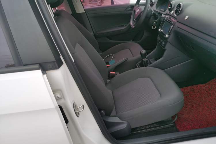 Used Volkswagen Jetta 2017 1.4L Manual Fashion Edition Right Front Seat