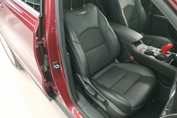 Used Cadillac XT4 2018 28T Two-Wheel Drive Tech Version