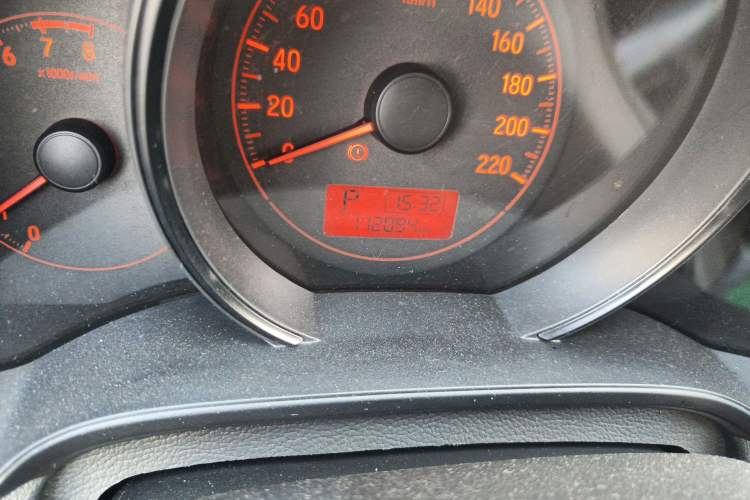 Used Honda Fit 2014 1.5L LX CVT Comfort Model Odometer Close Up