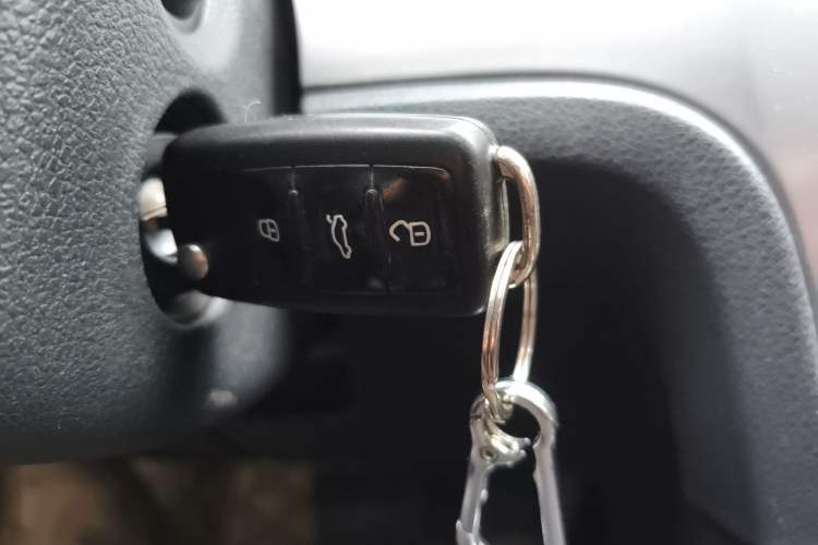 Used Volkswagen Lavida 2013 Revised Classic 1.6L Automatic Fashion Edition
