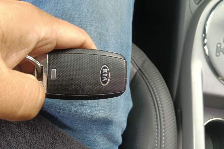 Used Kia Sportage R 2015 2.0L Automatic Two-Wheel Drive DLX Model Vehicle Key