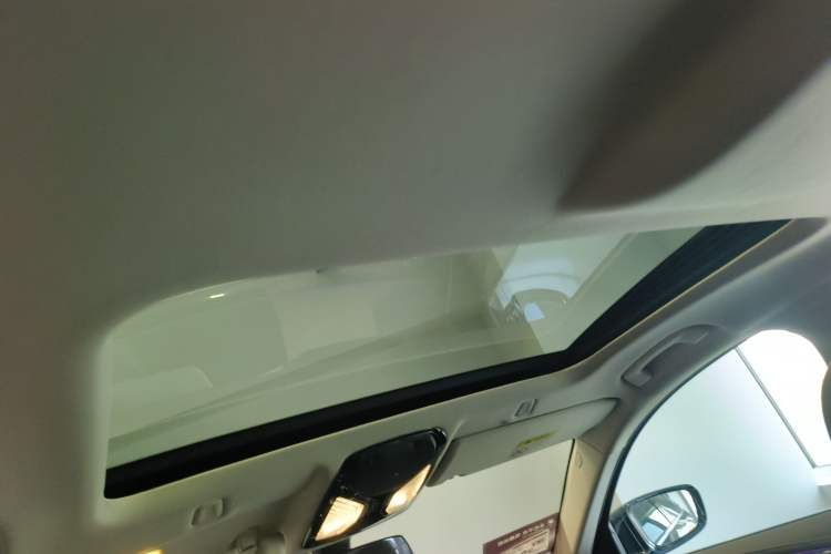 Used BMW 5 Series 2020 525Li Luxury Package Headliner