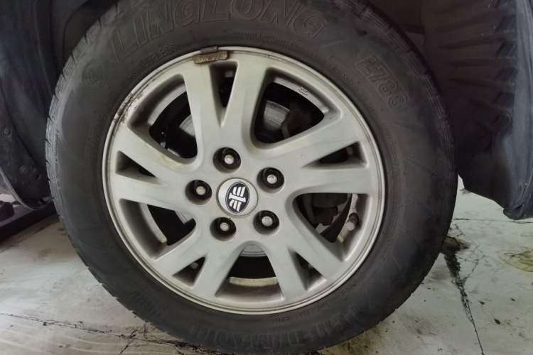 Used Bestune B50 2012 1.6L manual sunroof version Right Front Wheel Hub