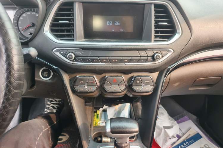 Used GAC Trumpchi GS4 2016 235T G-DCT Elite Edition Audio And AC Panel