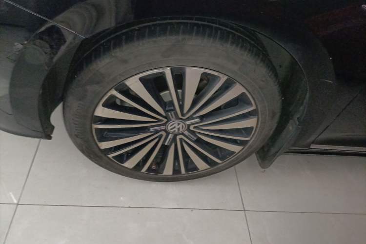 Used Volkswagen Passat 2020 330TSI Luxury Edition China VI Left Front Wheel Hub