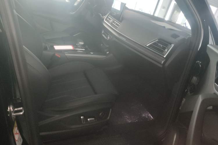 Used Audi Q5L 2025 Facelift 45th Anniversary Collector's Edition 40 TFSI Luxury Dynamic Version
