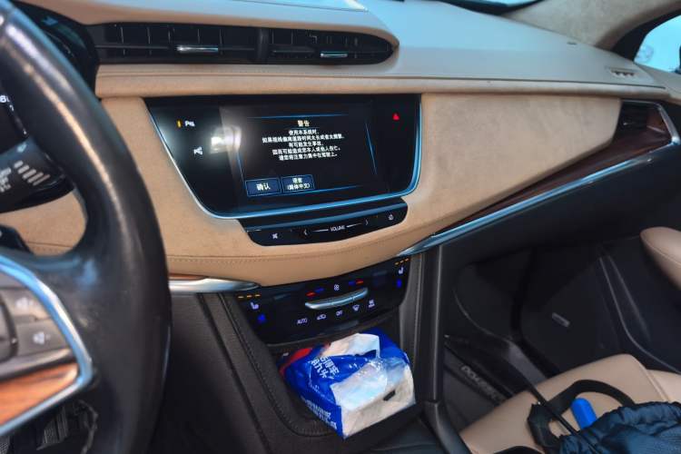 Used Cadillac XT5 2018 28E 4x4 Platinum Edition