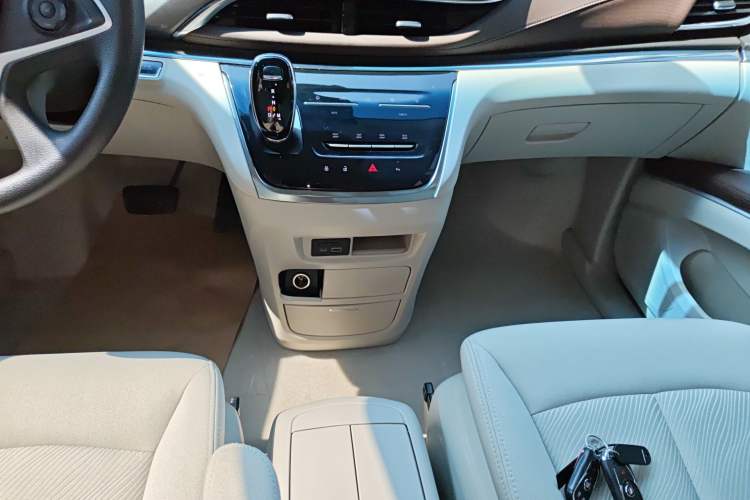 Used Buick GL8 2023 Land Executive Class Comfort Model