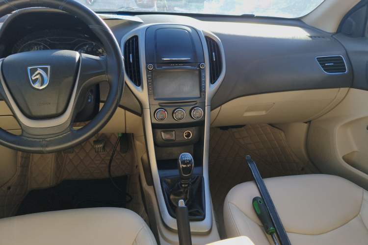 Used Baojun 630 2013 1.5L manual Comfort trim
